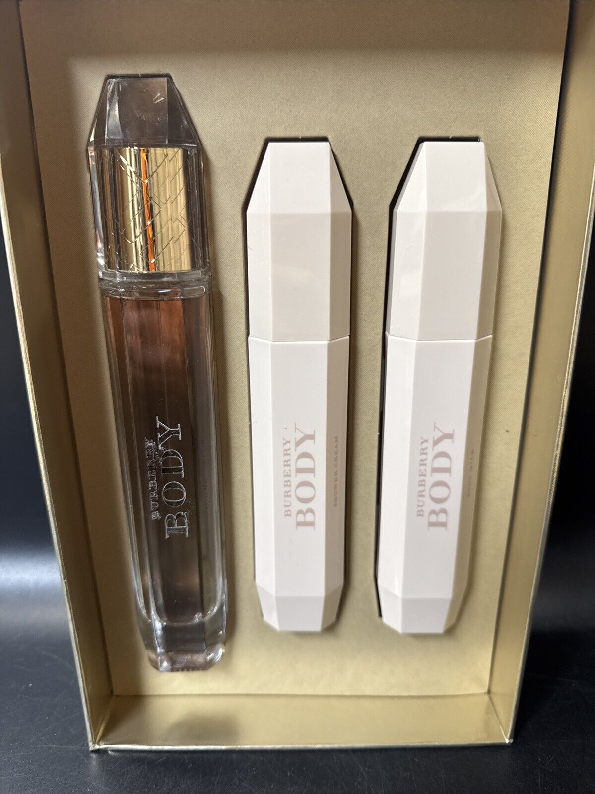 Burberry Sturdy Thick Gift Box (Perfume 85ml, Shower Cream, Body Milk)/ Used!!!