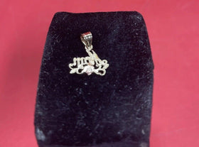 14K Gold Mom Charm 0.7g