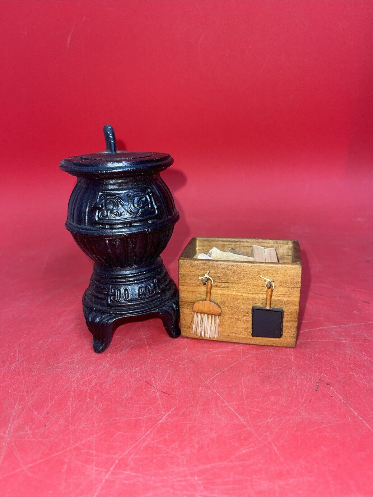 Cast Iron Miniature Pot for Dollhouse Stove, with Accessories