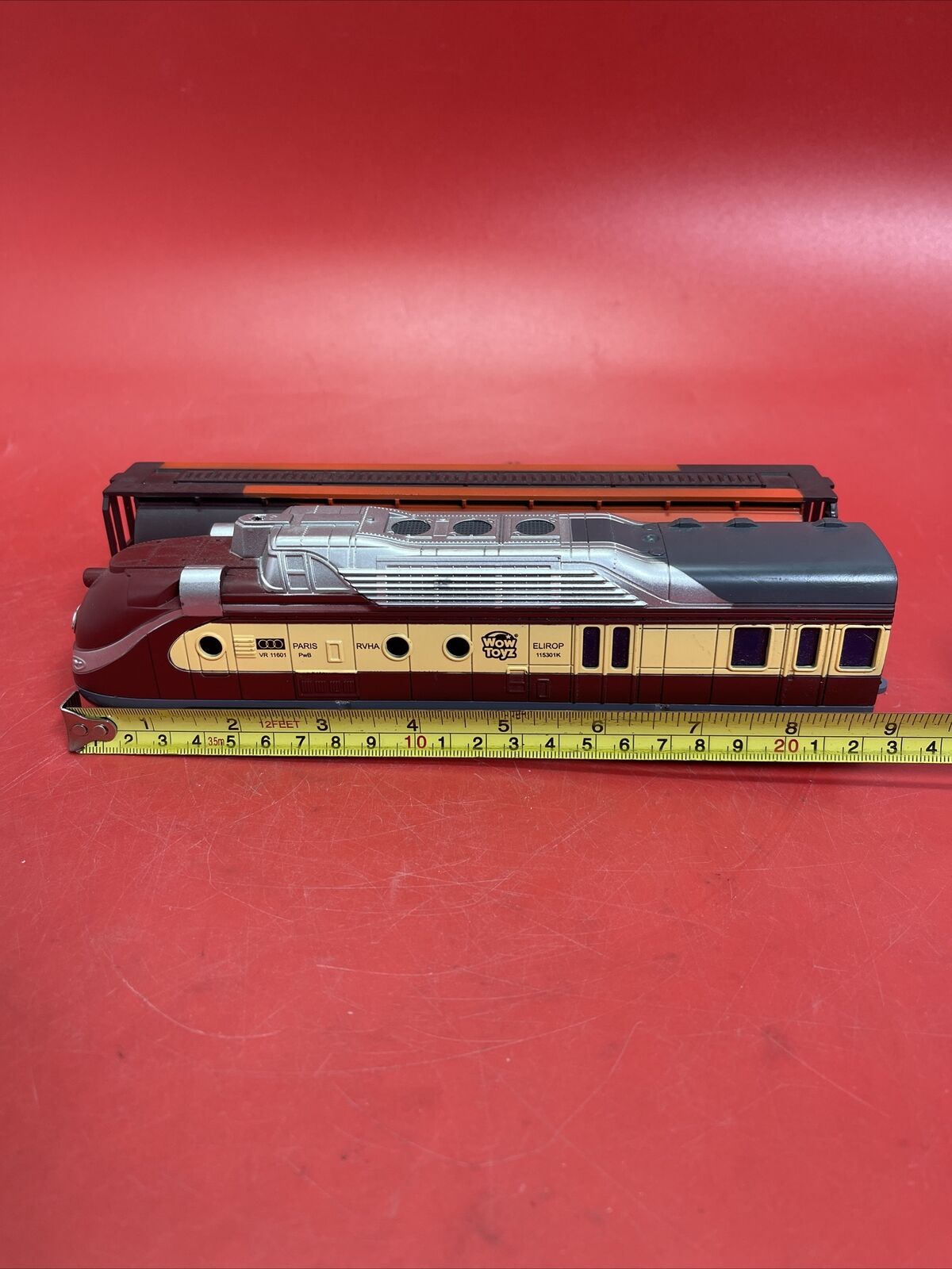 Vintage Battery-powered toy train engine with carriage Wow Toyz