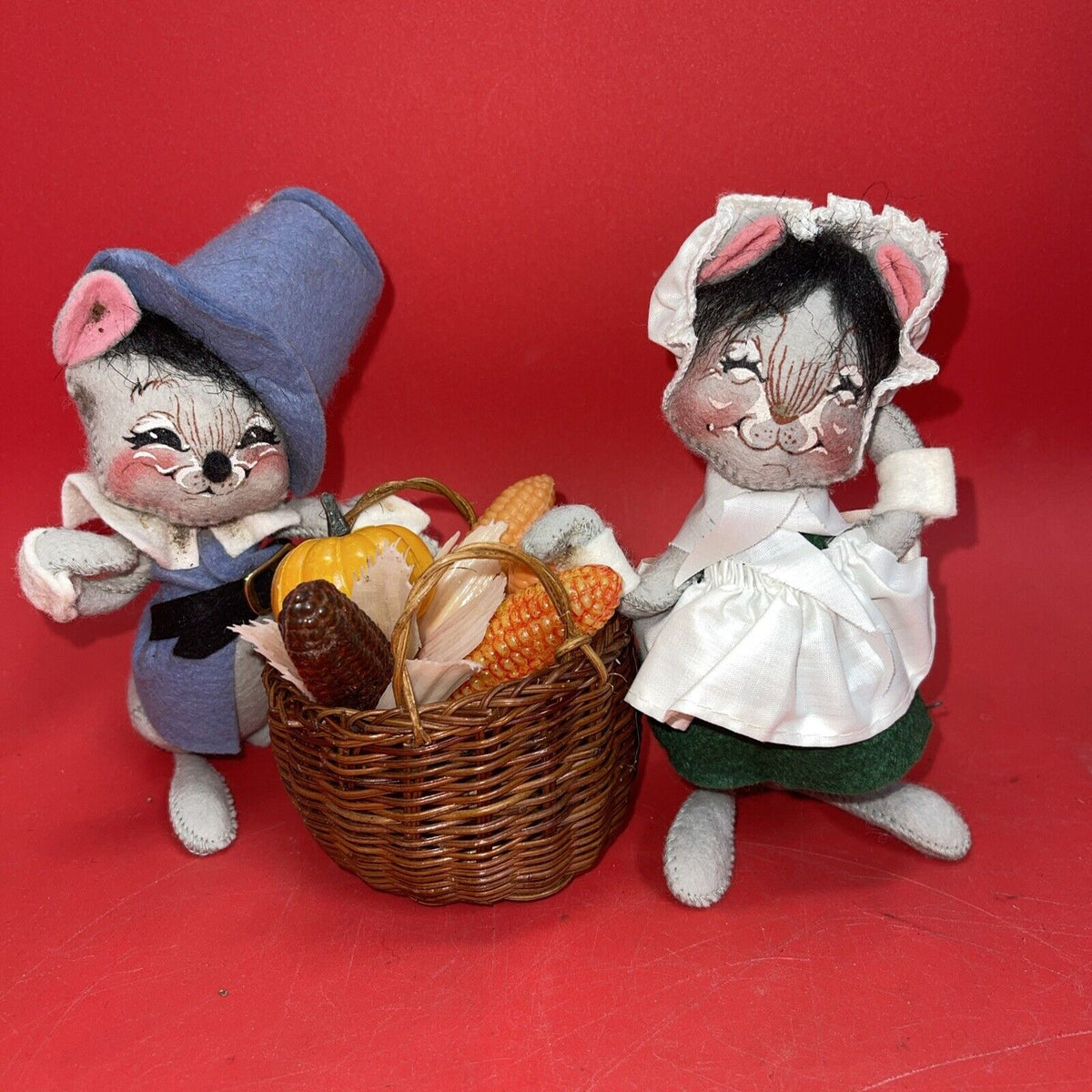 Annalee Mobilitee '93  Thanksgiving Pilgrim Mice Couple With Basket