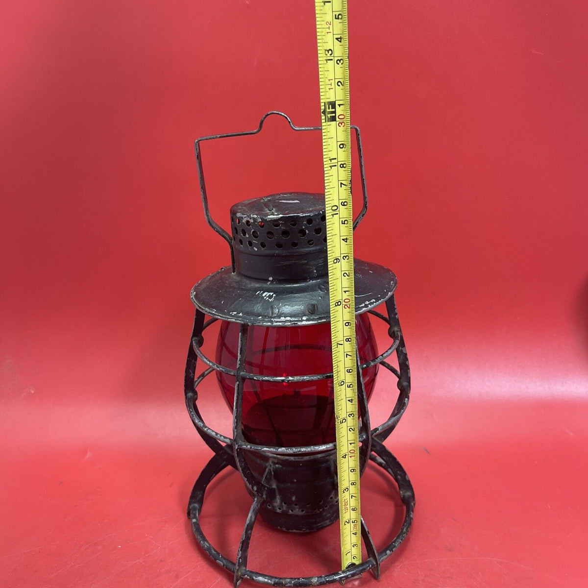 Dietz No. 39 New York Steel Clad Railroad Lantern w/ Red New York Globe