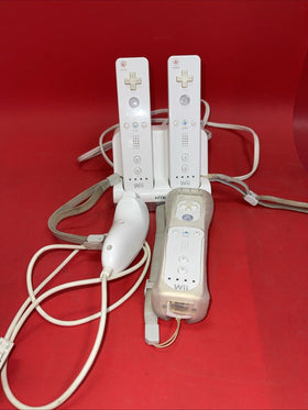 Nintendo Wii Remote Charging Station By Nyko - 3Controller + 1 Nunchucks Bundle