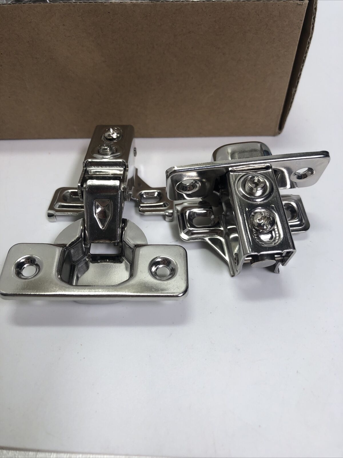 Liberty Hardware Overlay Soft Close Hinge 105 Degree set of 20