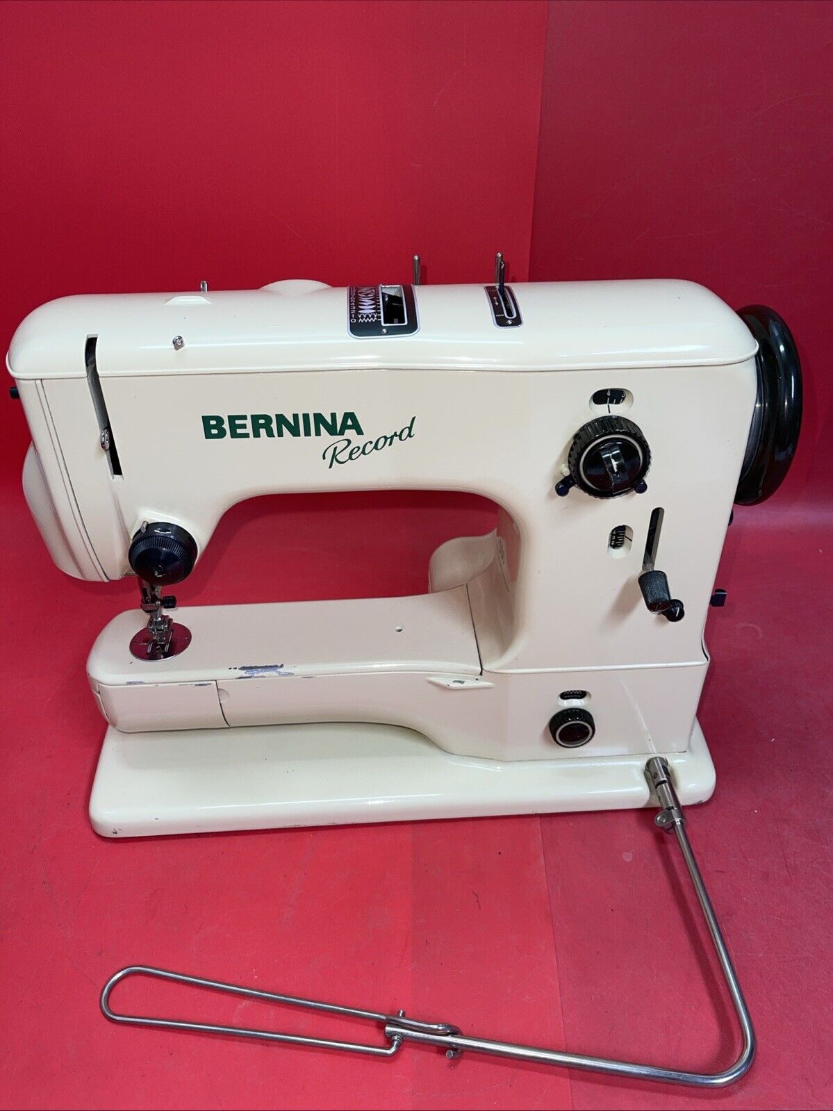 BERNINA 530 RECORD Sewing Machine with CASE Switzerland - Untested