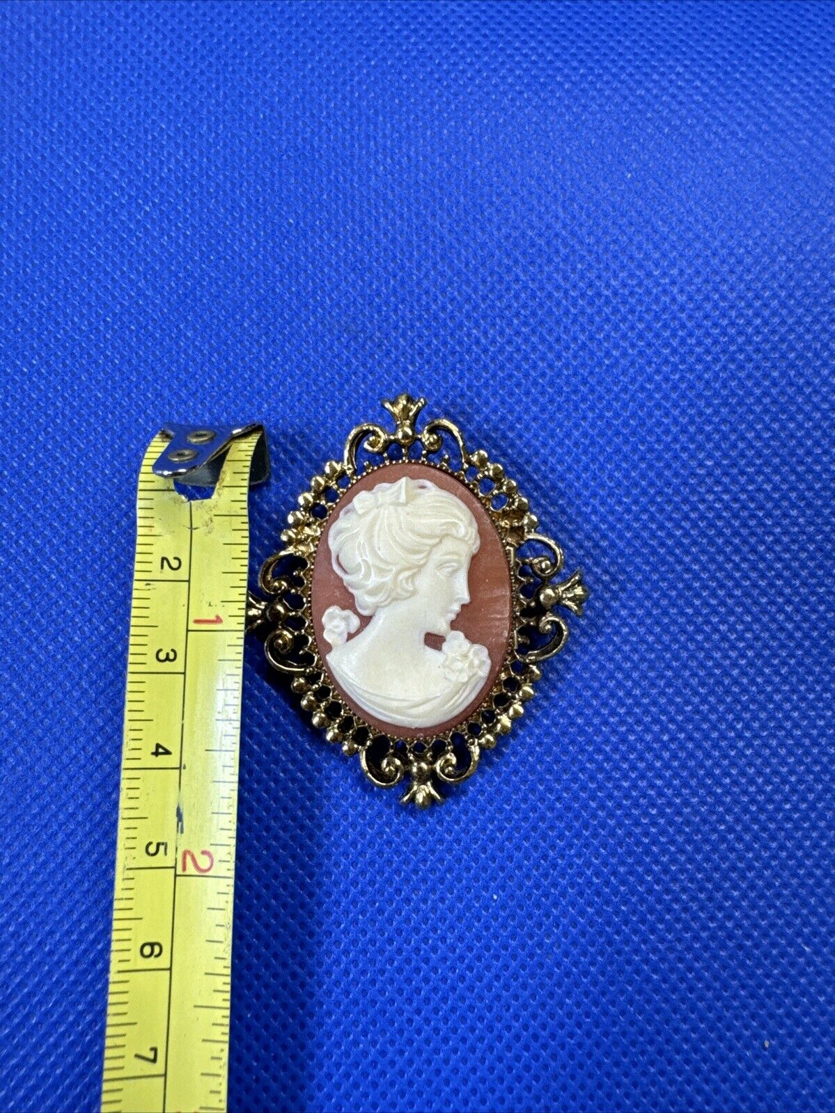 Vintage Avon Gold Tone Cameo Perfume Locket Brooch Pin