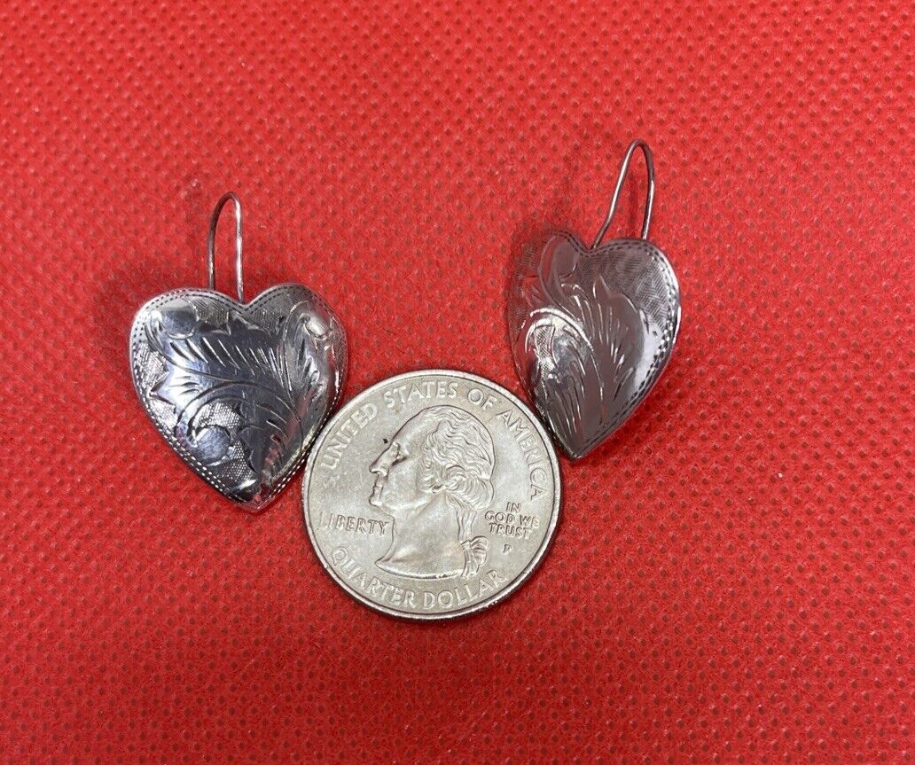 925 Sterling Silver Heart Shaped Earrings (2.1g)