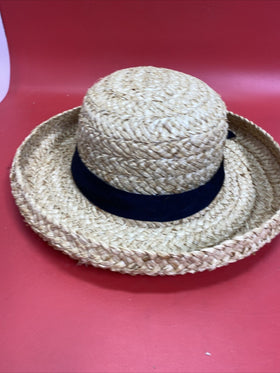 Women's straw hat with a butterfly