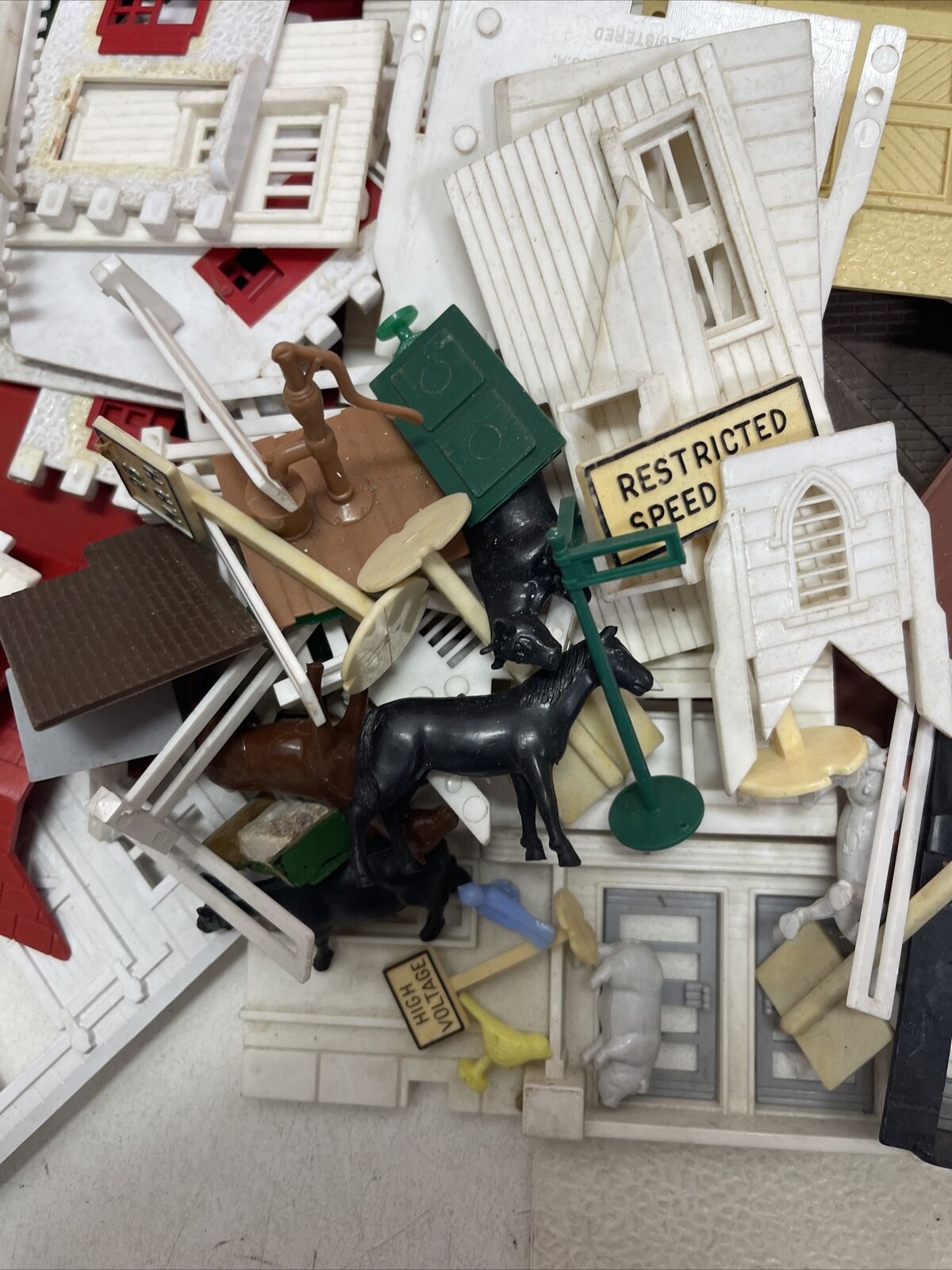 BIG Lot of  Vintage 1970s Child Guidance Toys Town USA Building Walls Roof Parts