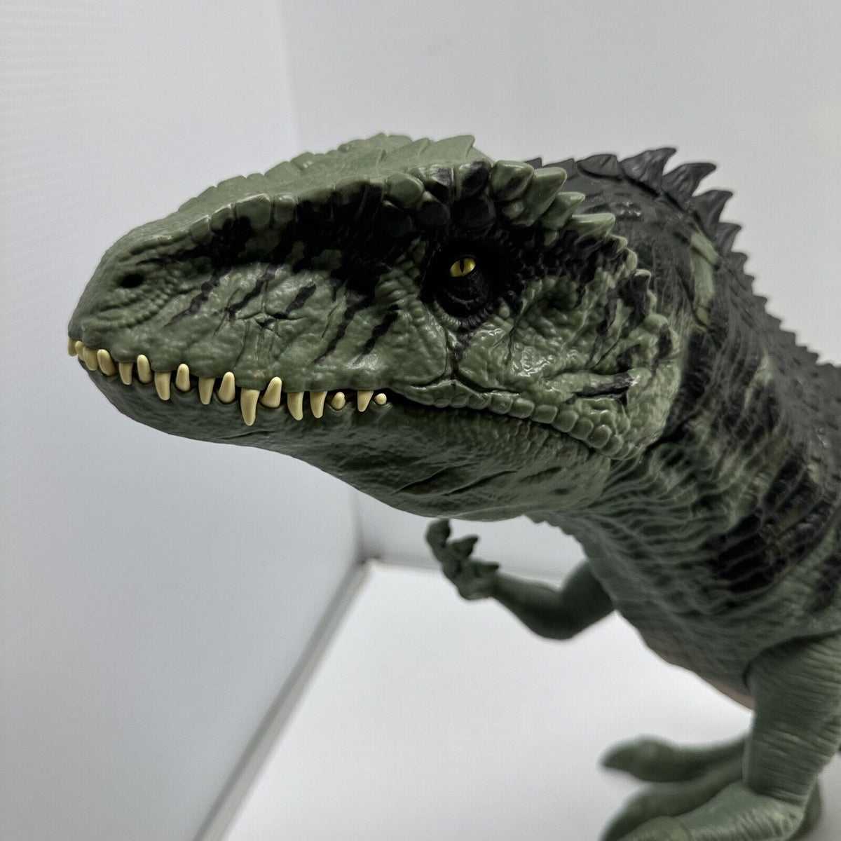 Jurassic World:Dominion Strike n Roar Gigantosaurus Dinosaur Toy GWD68
