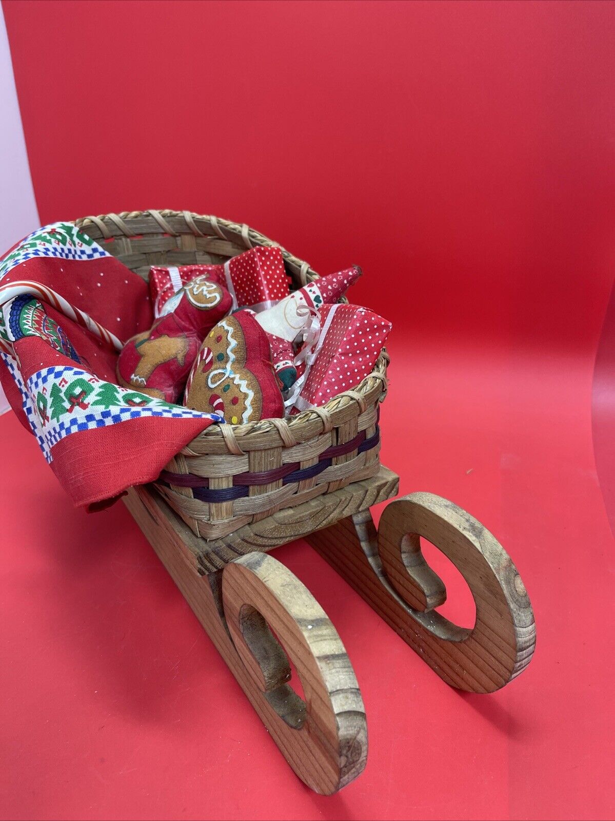 Vintage LTD Commodities Christmas Sleigh Wood & Straw Planter Basket Santa