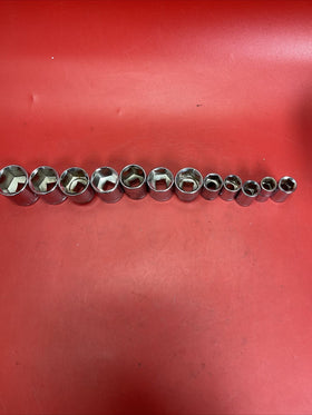 Lot of  12 heads