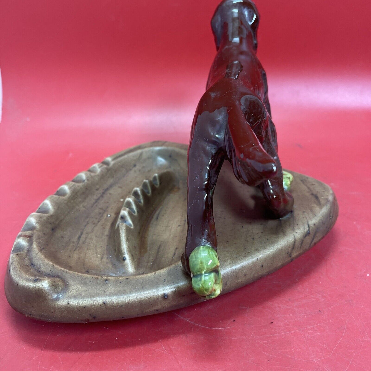 Ceramic figurine Hunting an Irish Setter dog “Duck in the mouth” on an stand