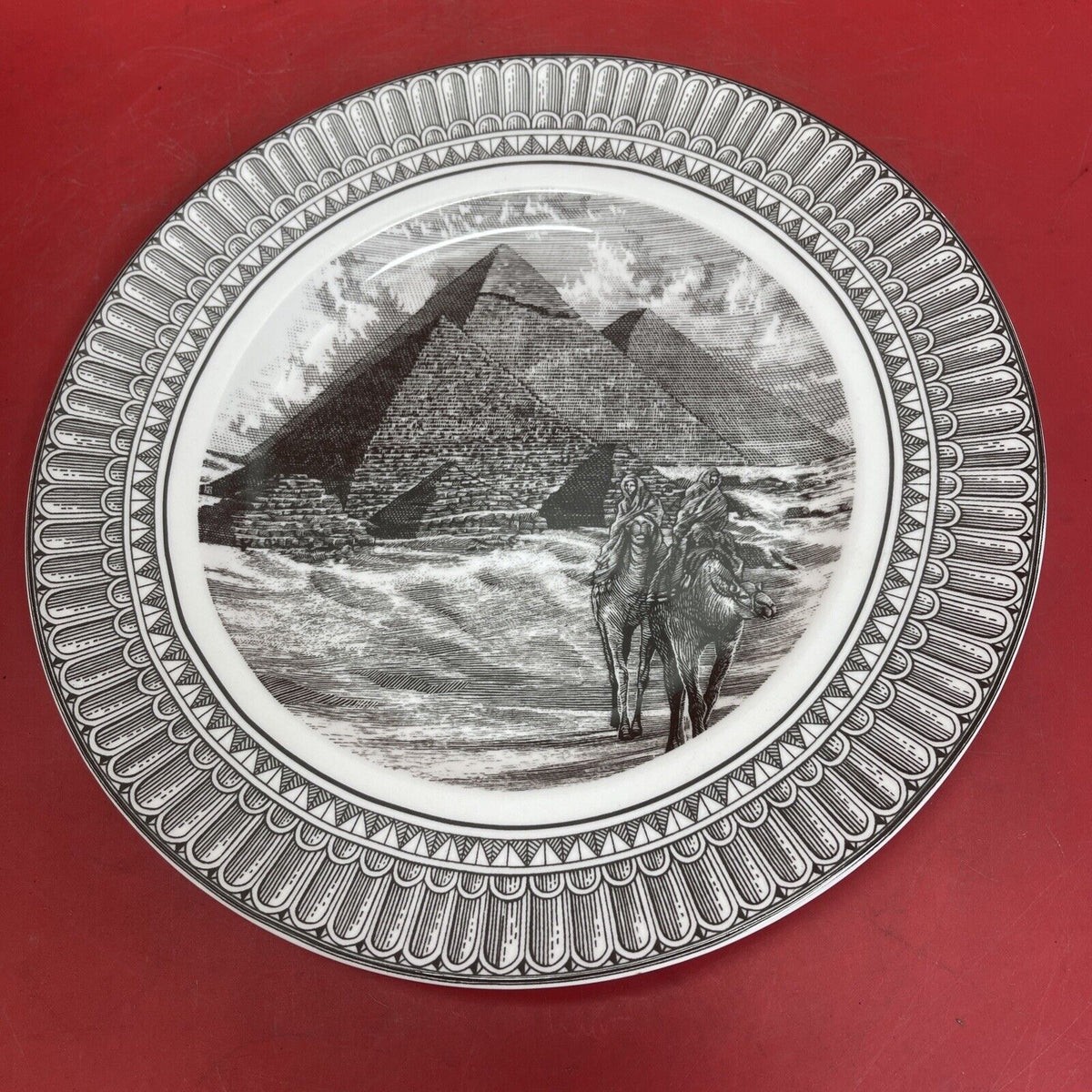 Pyramid Rim Plate 222 Fifth Egypt Plate Slice of Life Great Pyramids Desert 10.5 inches ...