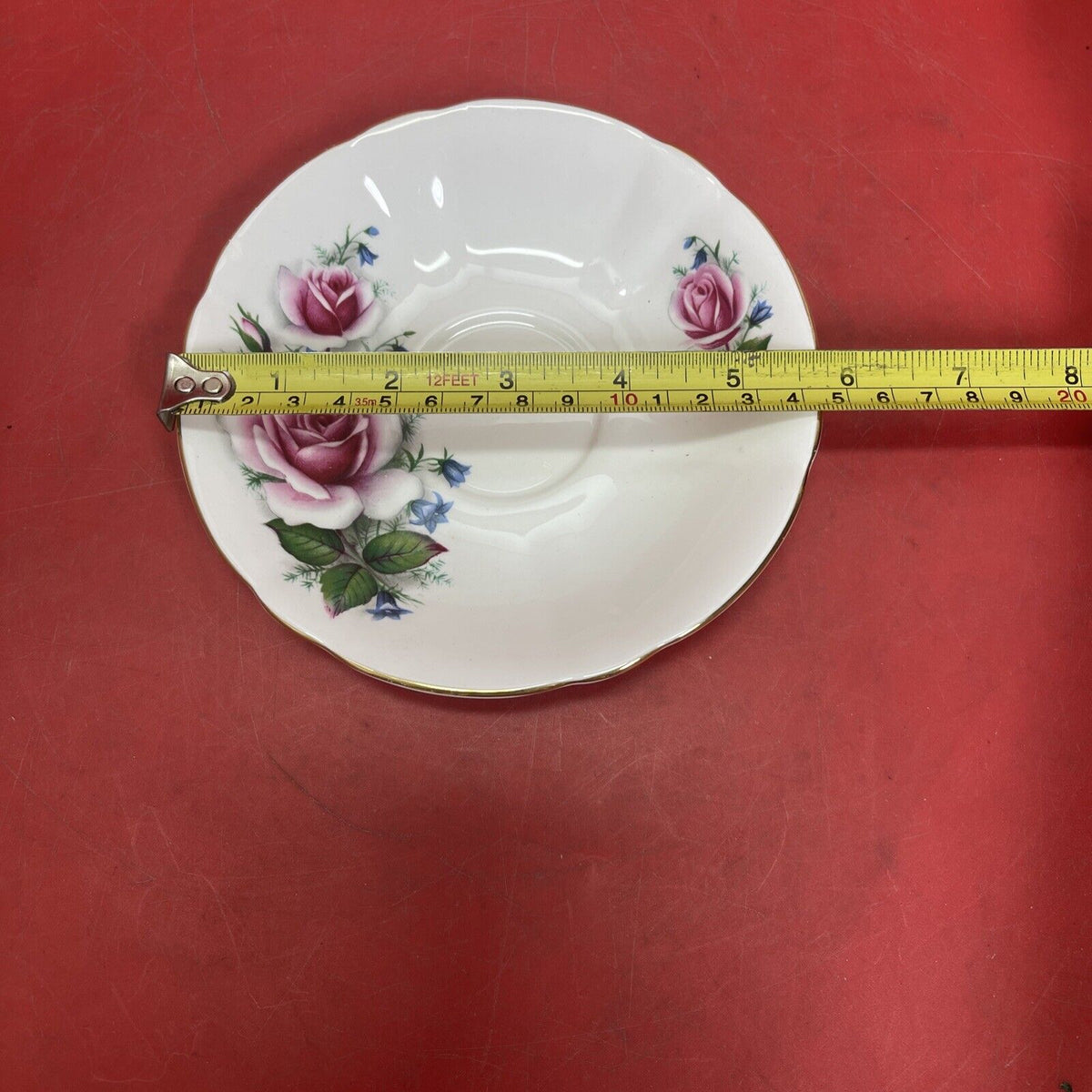 Royal Windsor Tea Cup And Saucer Roses Fine Bone China Made In England 