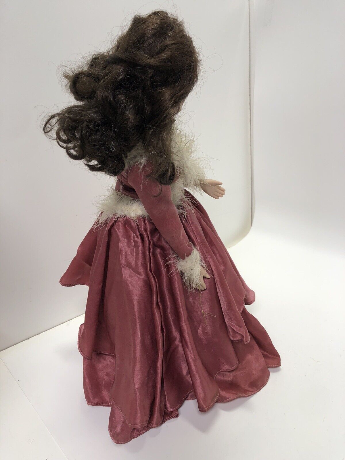 1993 Collector Doll no. 7050 Catw Jaqueline Porcelain Doll.  Pre-owned