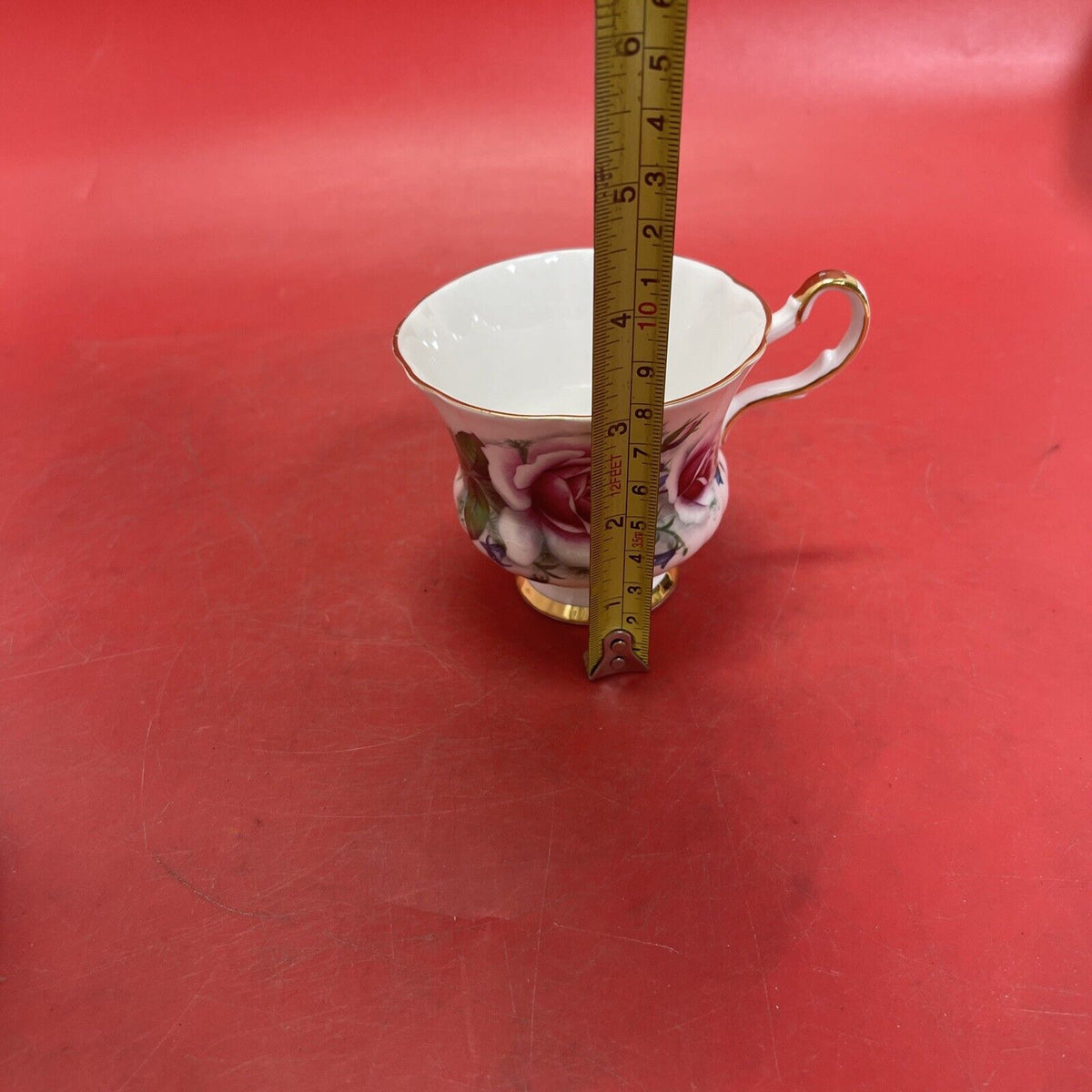 Royal Windsor Tea Cup And Saucer Roses Fine Bone China Made In England 
