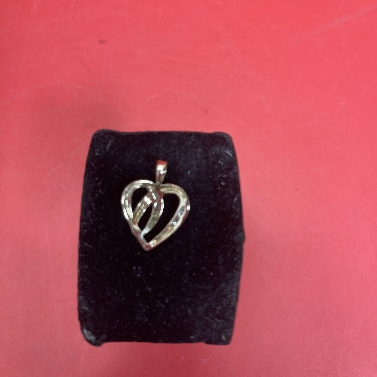 10K Yellow Gold Heart Pendant with Stones ./1.8g