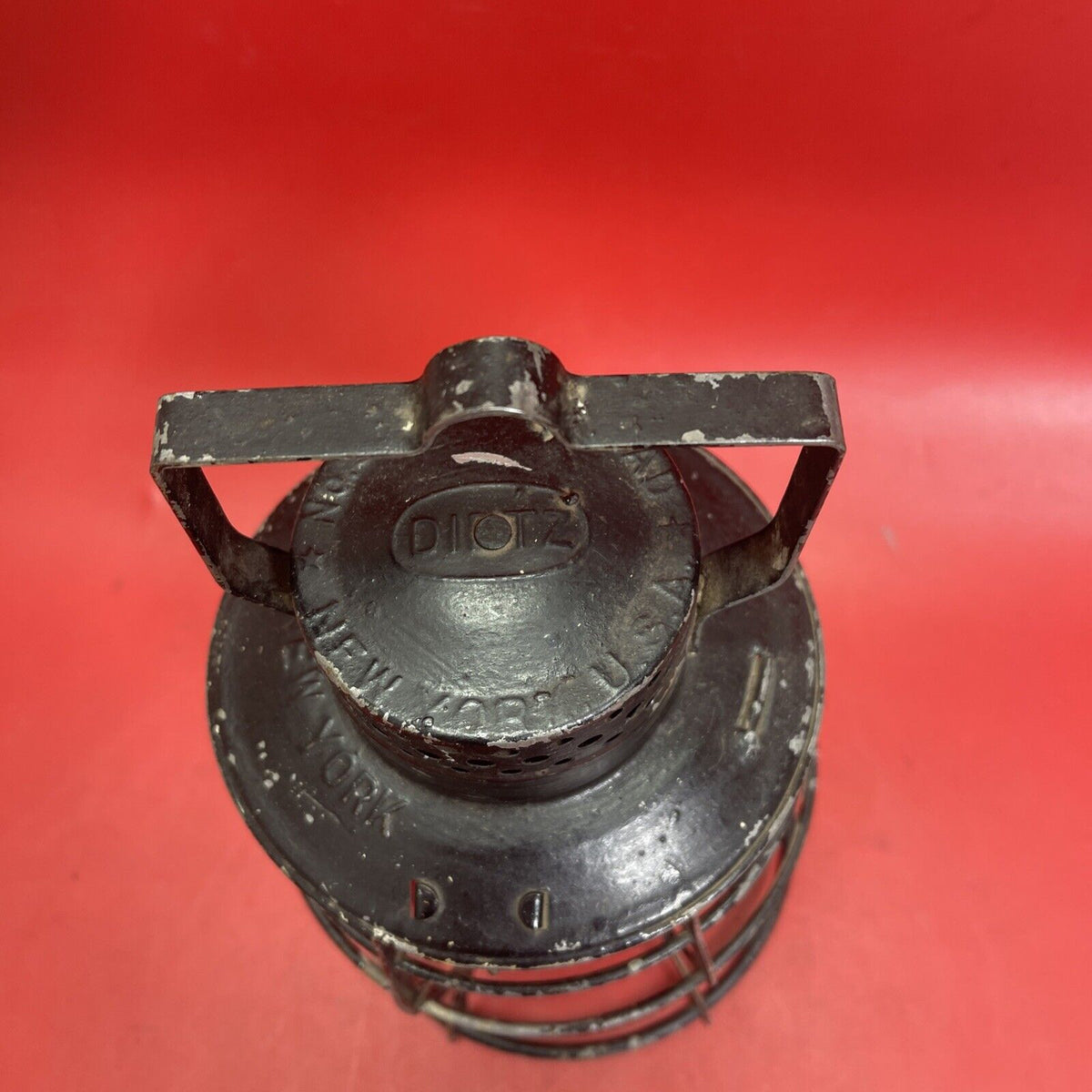 Dietz No. 39 New York Steel Clad Railroad Lantern w/ Red New York Globe