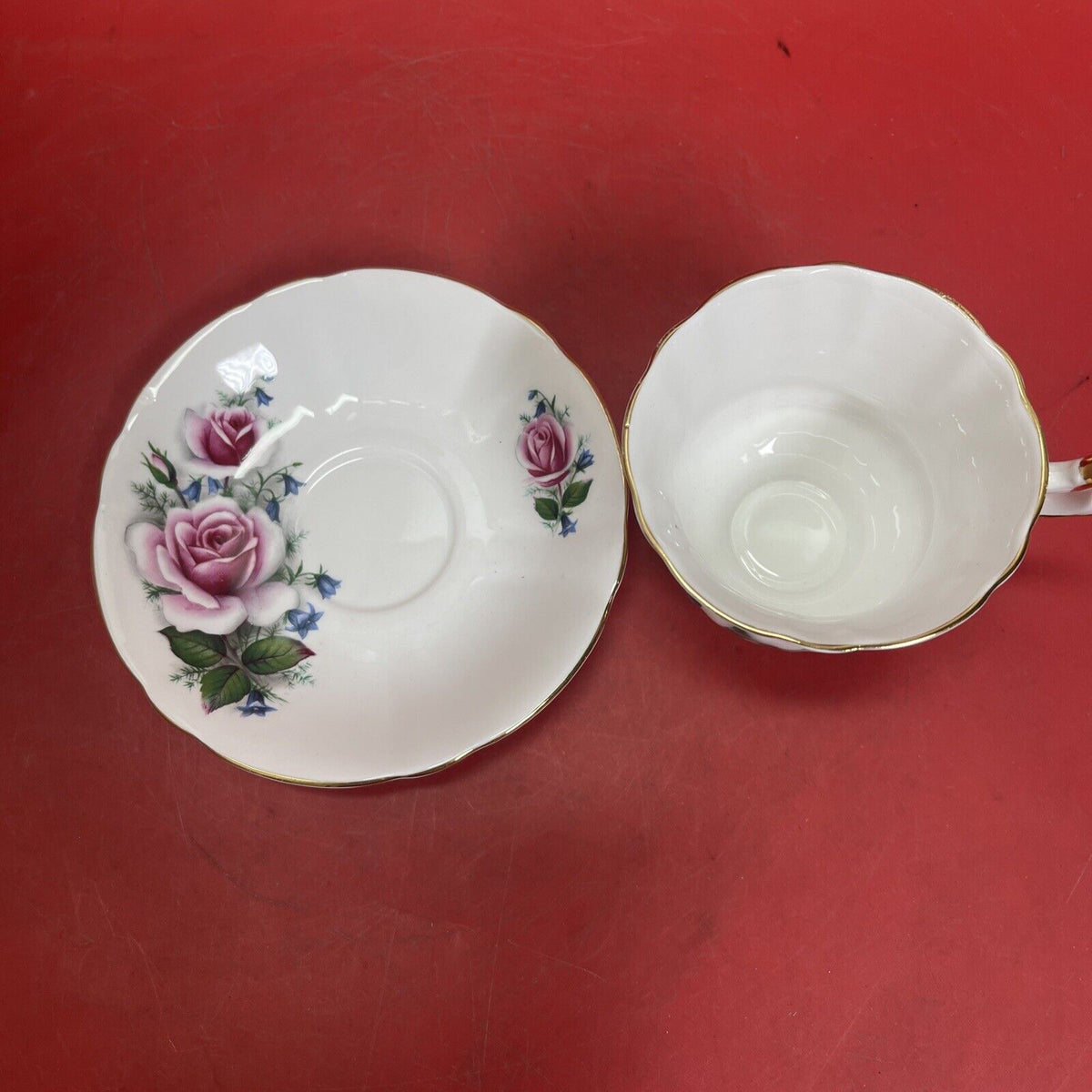 Royal Windsor Tea Cup And Saucer Roses Fine Bone China Made In England 