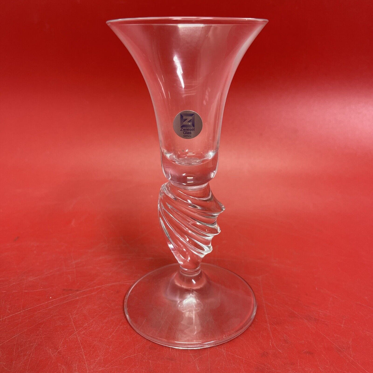 SET OF 2 CRYSTAL CANDLESTICKS, FLUTE WITH SHELL