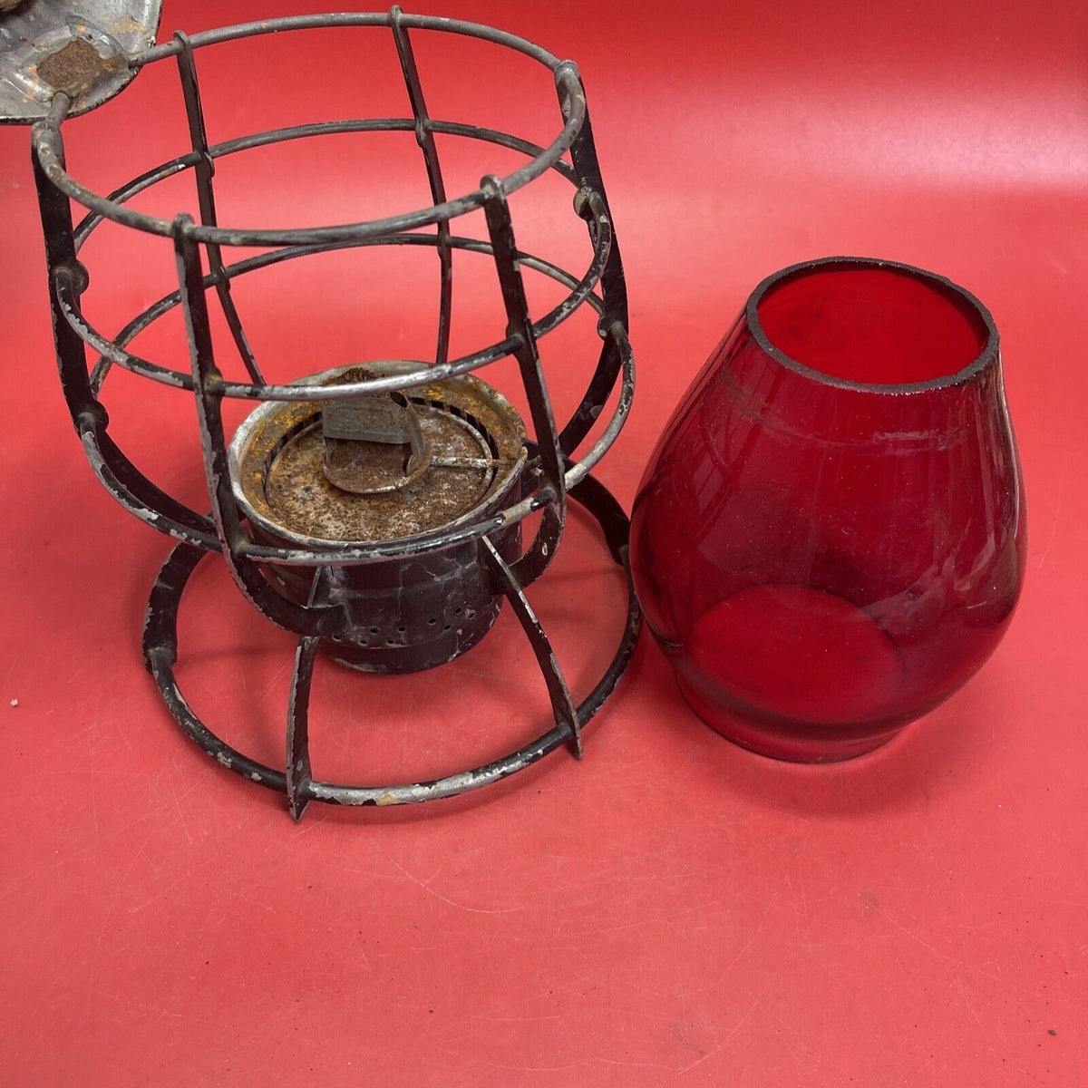 Dietz No. 39 New York Steel Clad Railroad Lantern w/ Red New York Globe