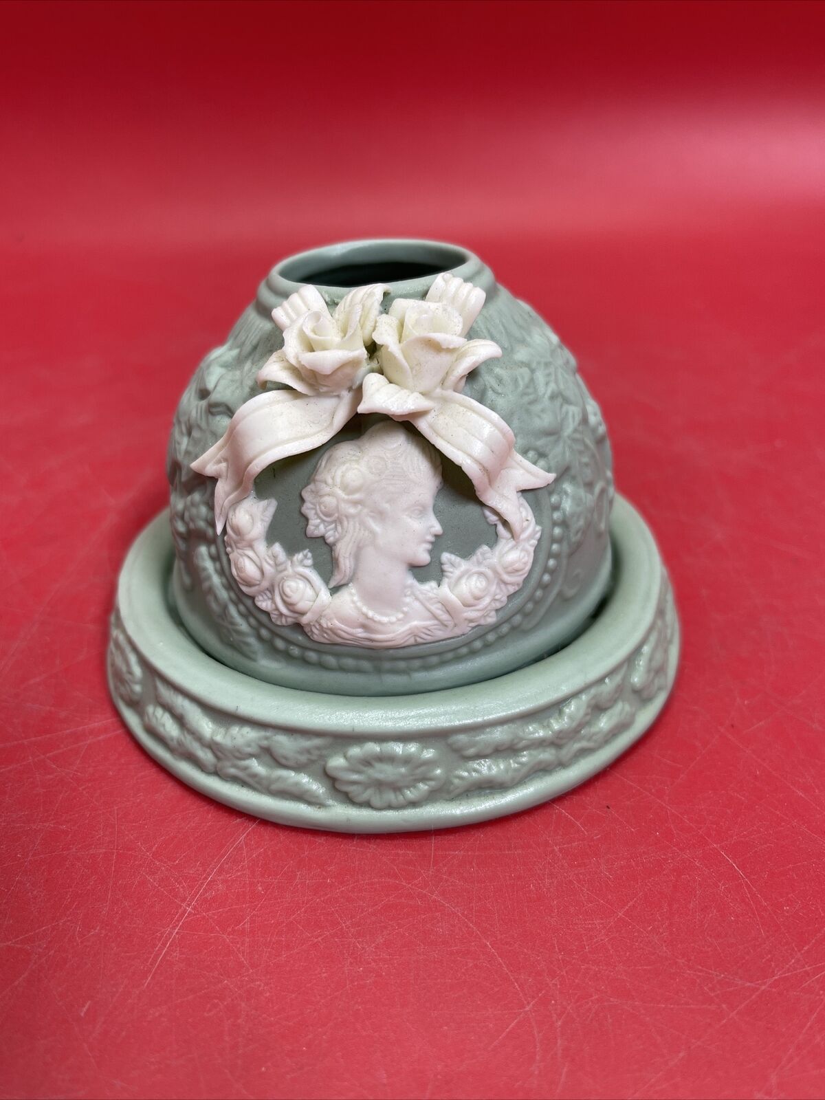 Green White 4 1/2" Jadette Stoneware Carved Cameo Flowers 2 Pc Figurine Holder