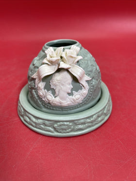 Green White 4 1/2" Jadette Stoneware Carved Cameo Flowers 2 Pc Figurine Holder