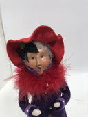 Byers Choice THE CAROLERS 2004 Lady Singer with Red Feather Boa