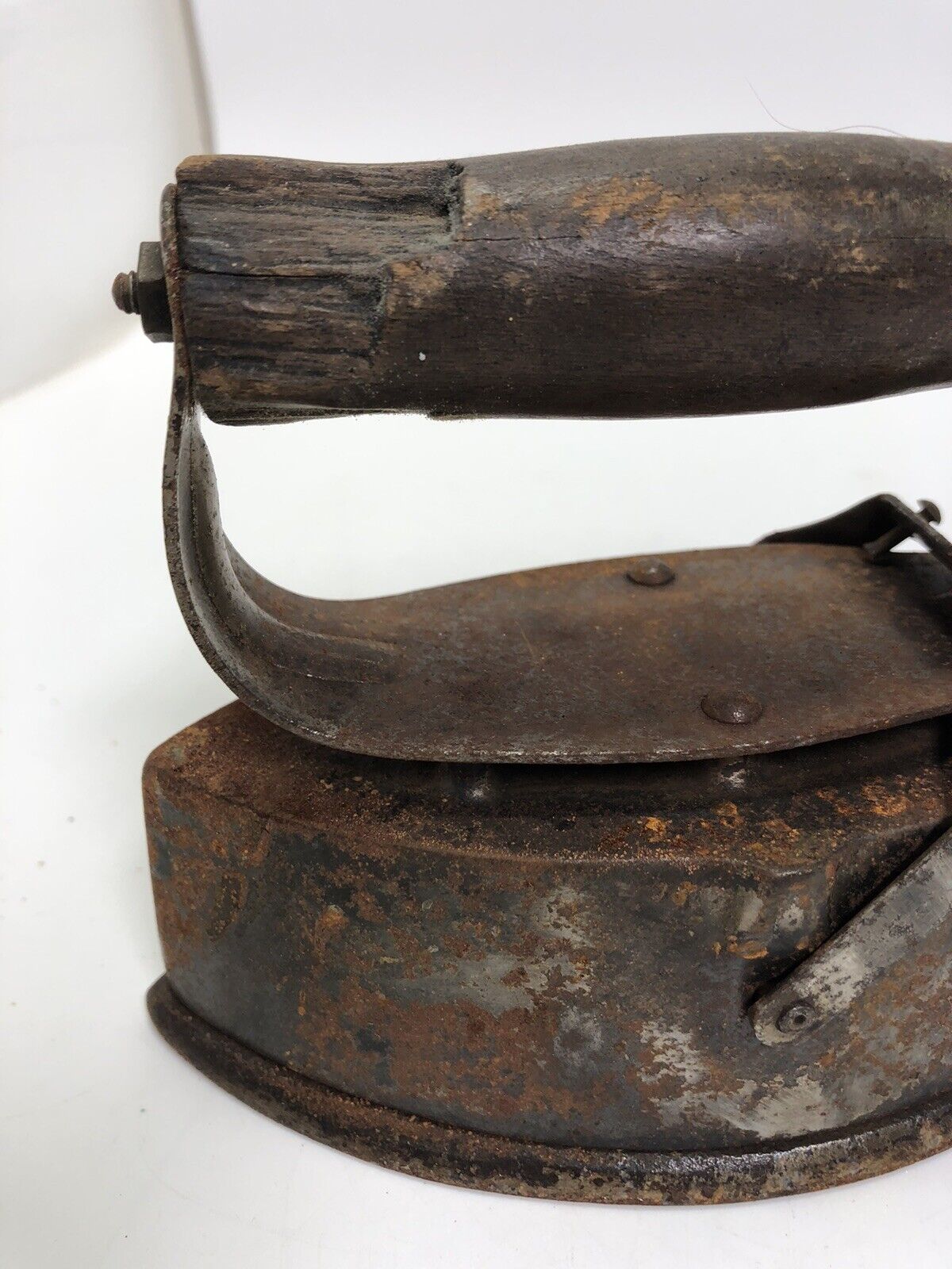 VINTAGE SAD IRON WITH COPPER BASE