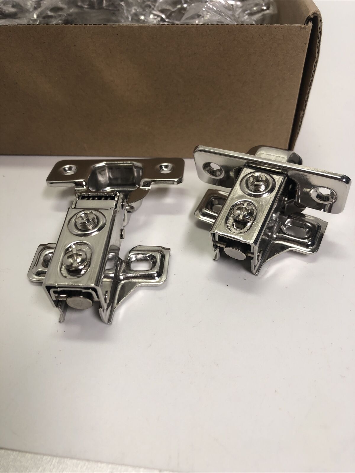 Liberty Hardware Overlay Soft Close Hinge 105 Degree set of 20