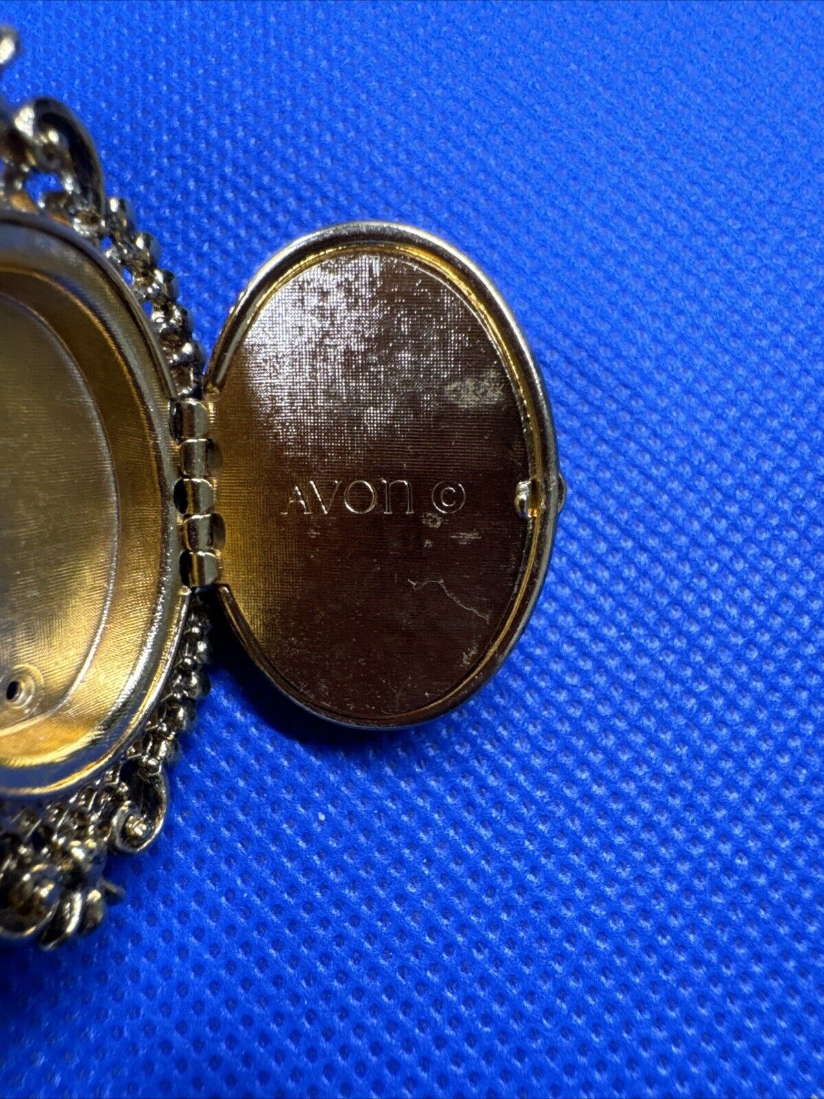 Vintage Avon Gold Tone Cameo Perfume Locket Brooch Pin