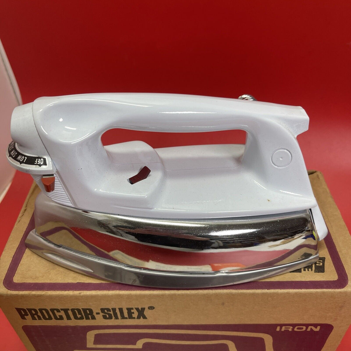 Vintage  Proctor Silex Iron Model # I-113W White(WORKS)
