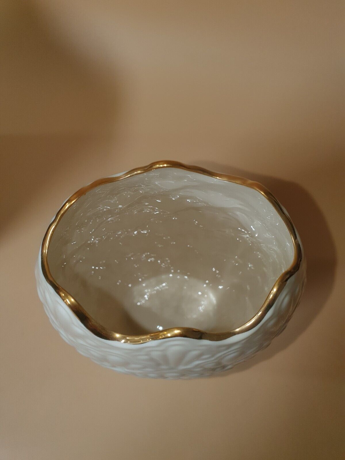 Lenox Scalloped Jacquard Ivory Vase with Gold Trim