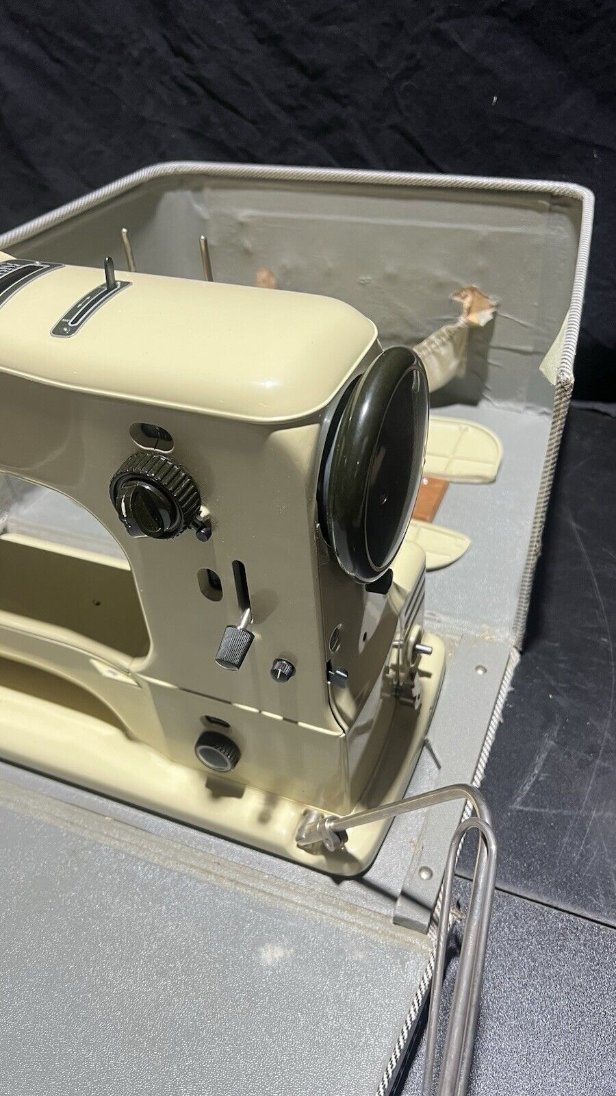 BERNINA 530 RECORD Sewing Machine with CASE Switzerland - Untested