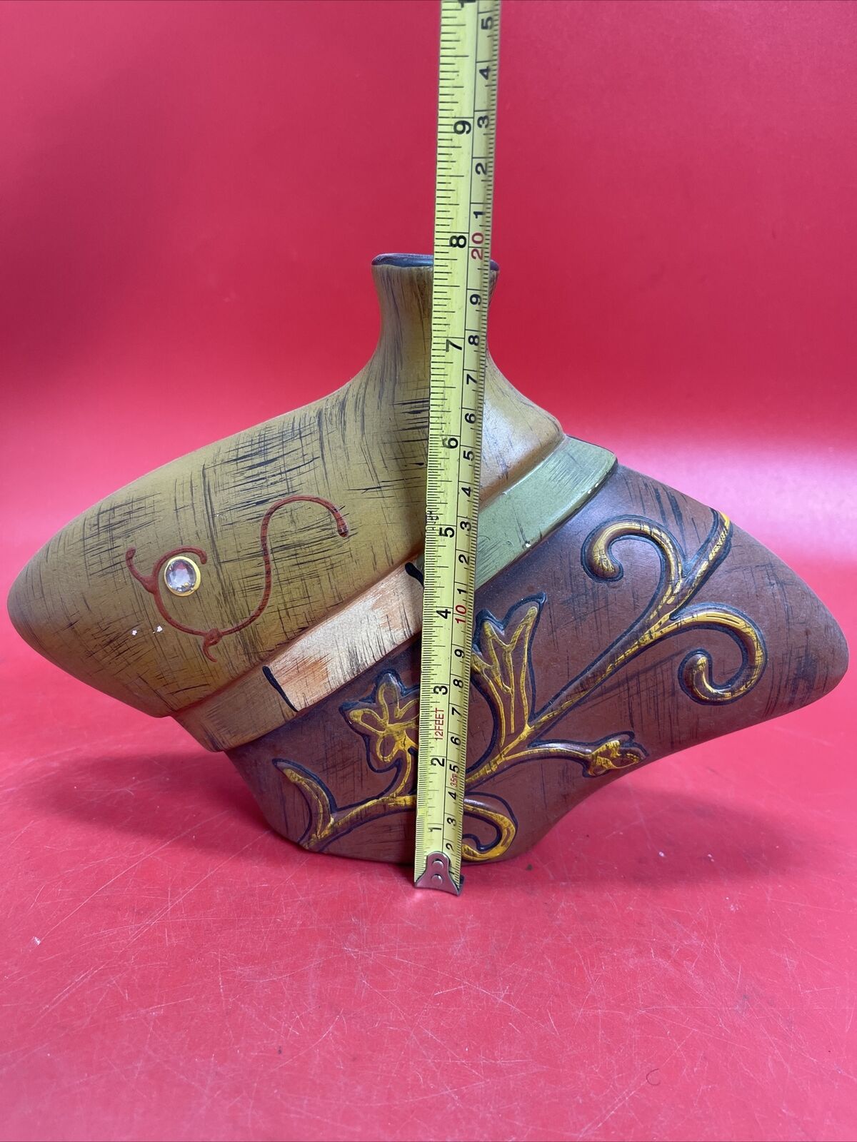 Retro-style Flower Vase Muted Colors Unique Shape
