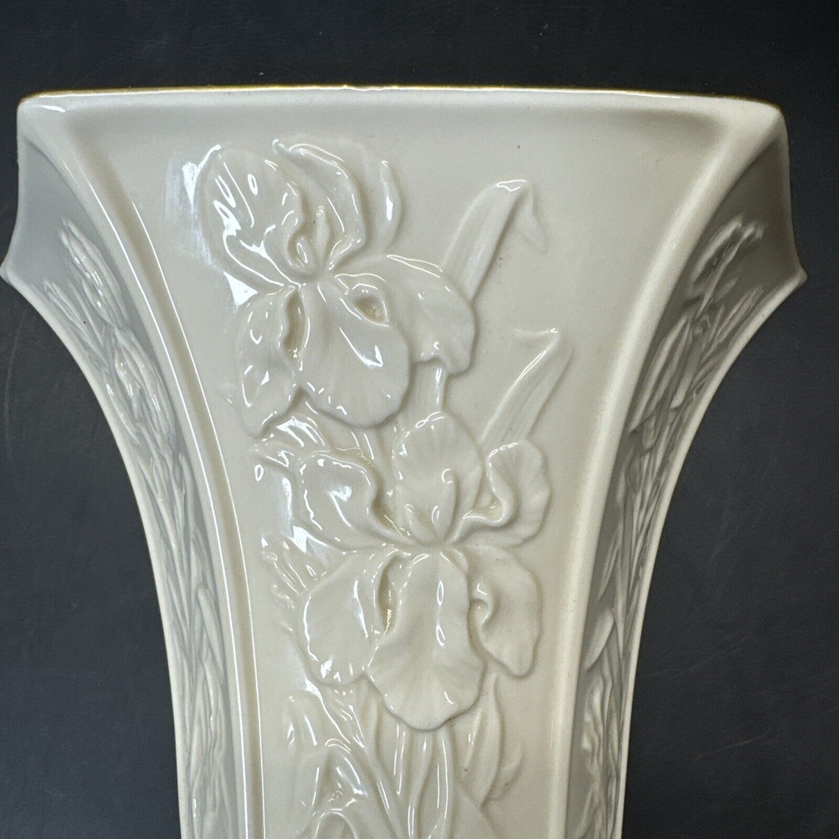 Lenox Masterpiece Porcelain Ivory Iris Wall Pocket Vase/Sconce Gold Trim