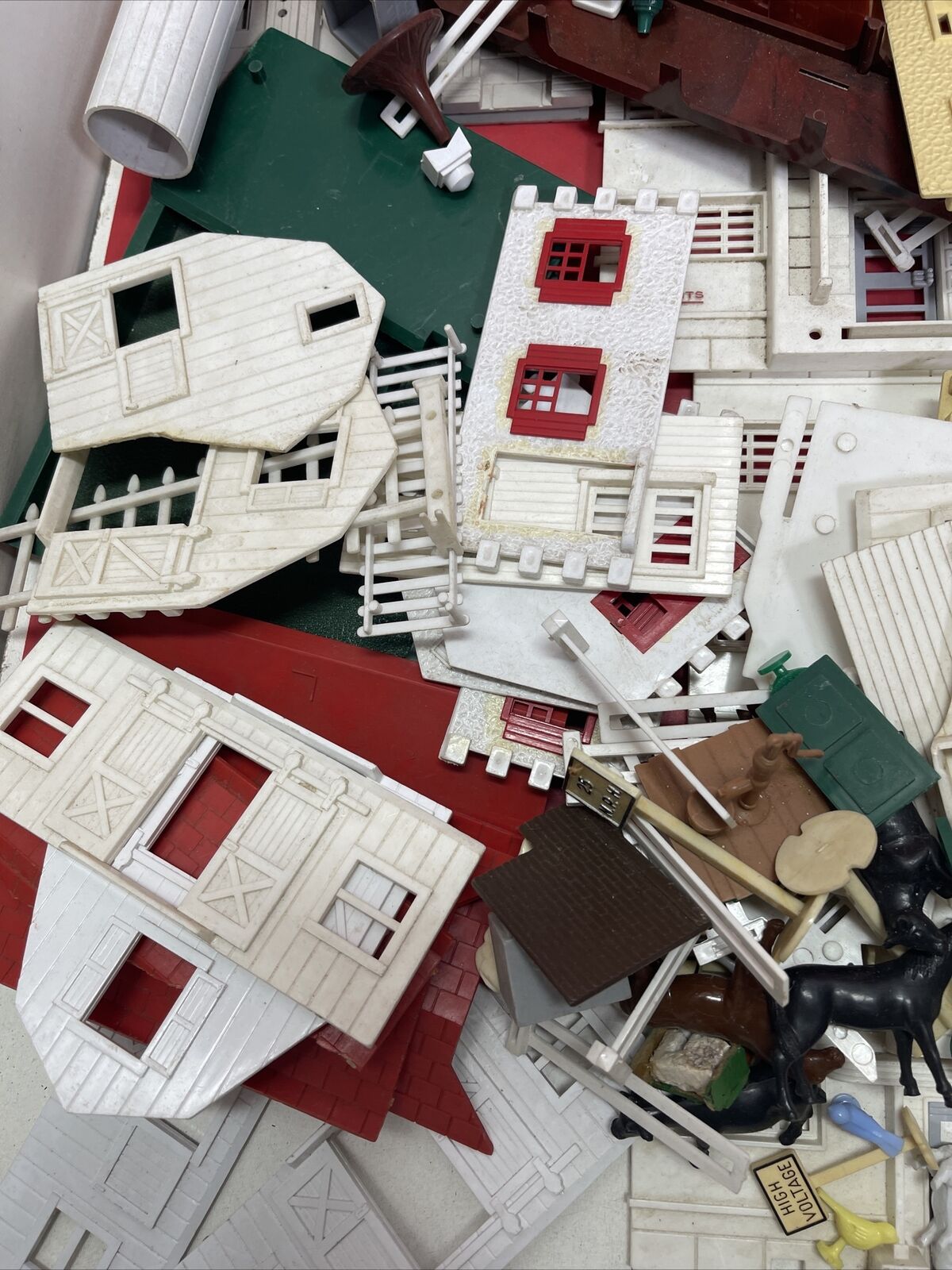 BIG Lot of  Vintage 1970s Child Guidance Toys Town USA Building Walls Roof Parts