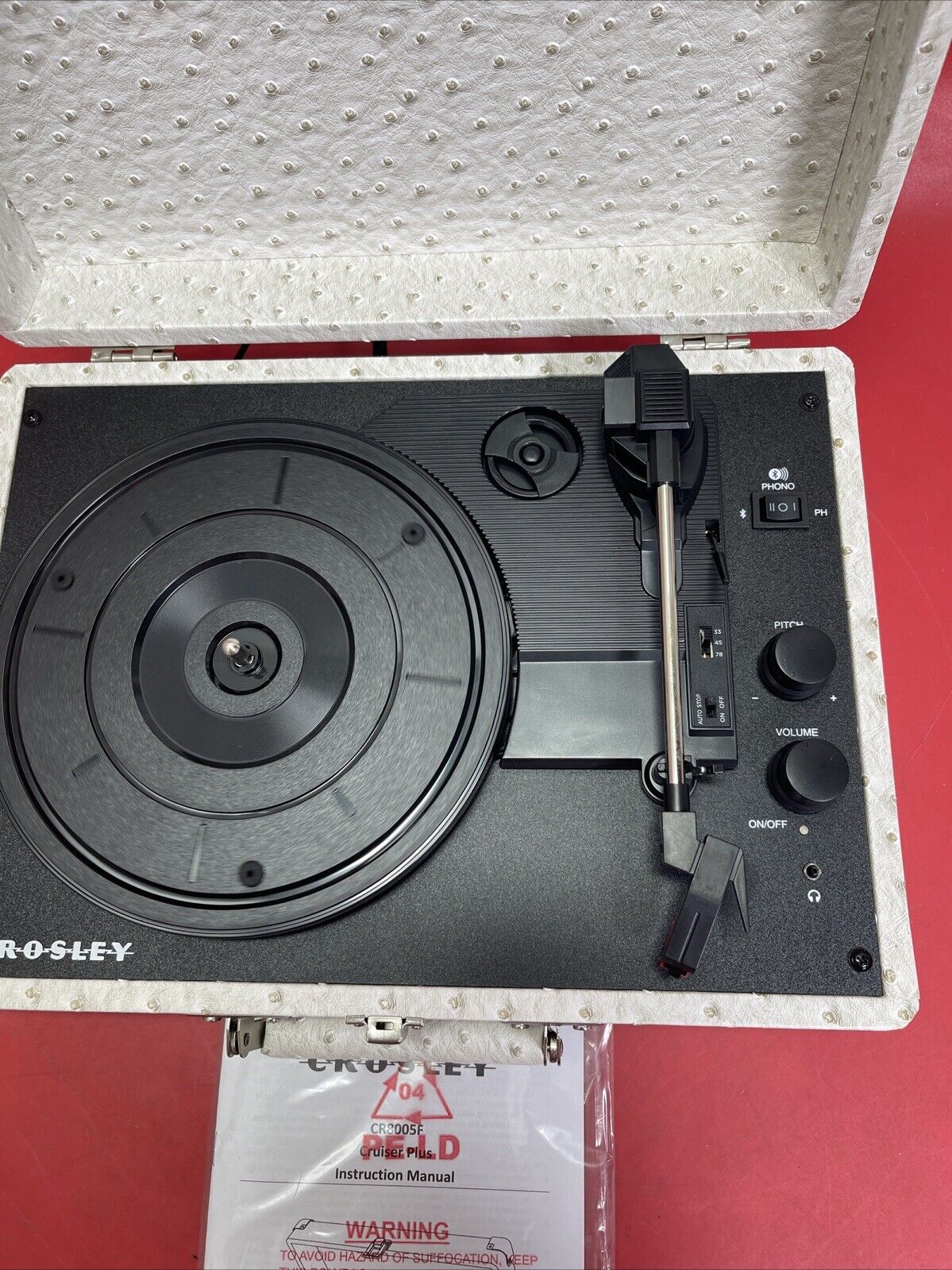 Crosley Cruiser Plus Portable Turntable Built Speakers Bluetooth WHITE OSTRICH