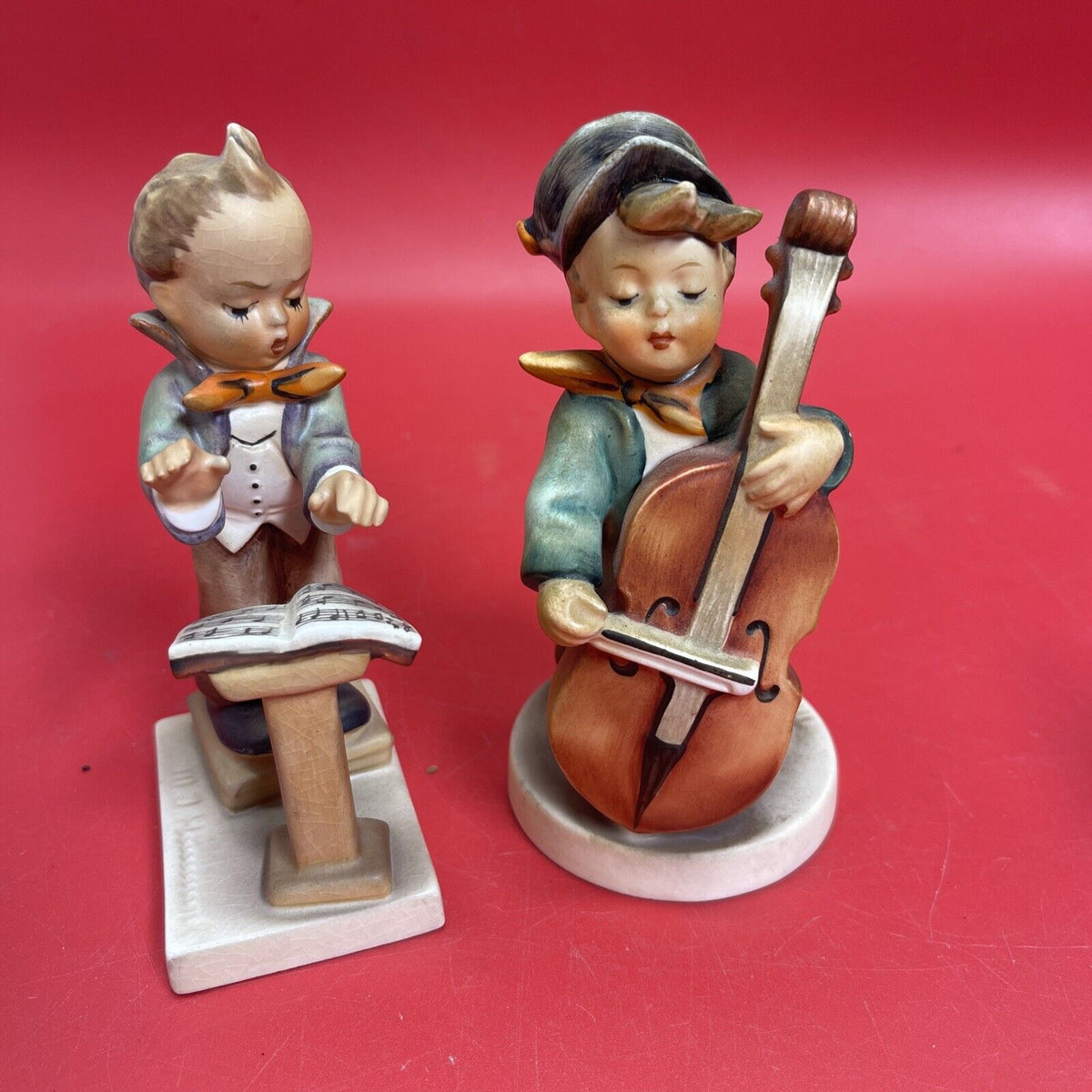 Set of 2 Figurines is in excellent condition