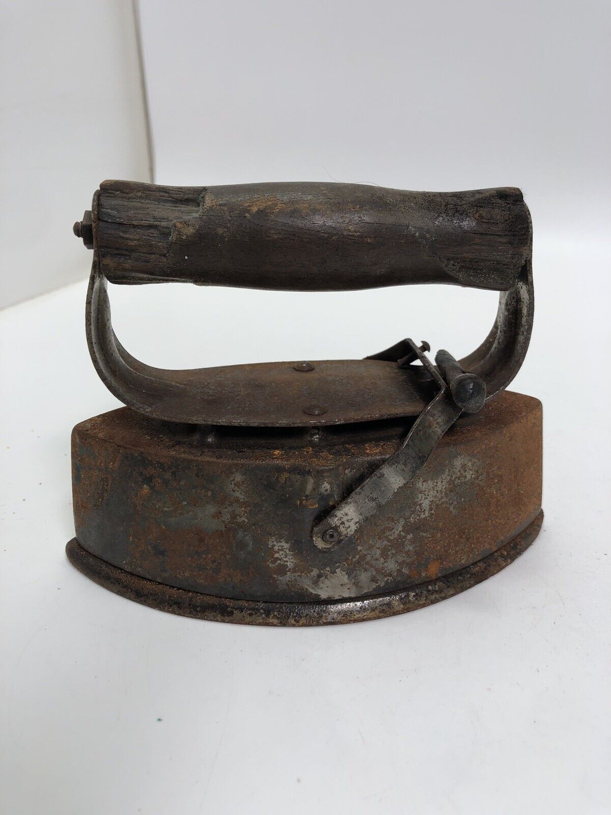 VINTAGE SAD IRON WITH COPPER BASE