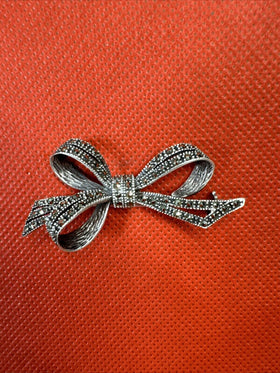 Vintage 925 Sterling Silver Marcasite Bow Ribbon Ladies Pin Brooch