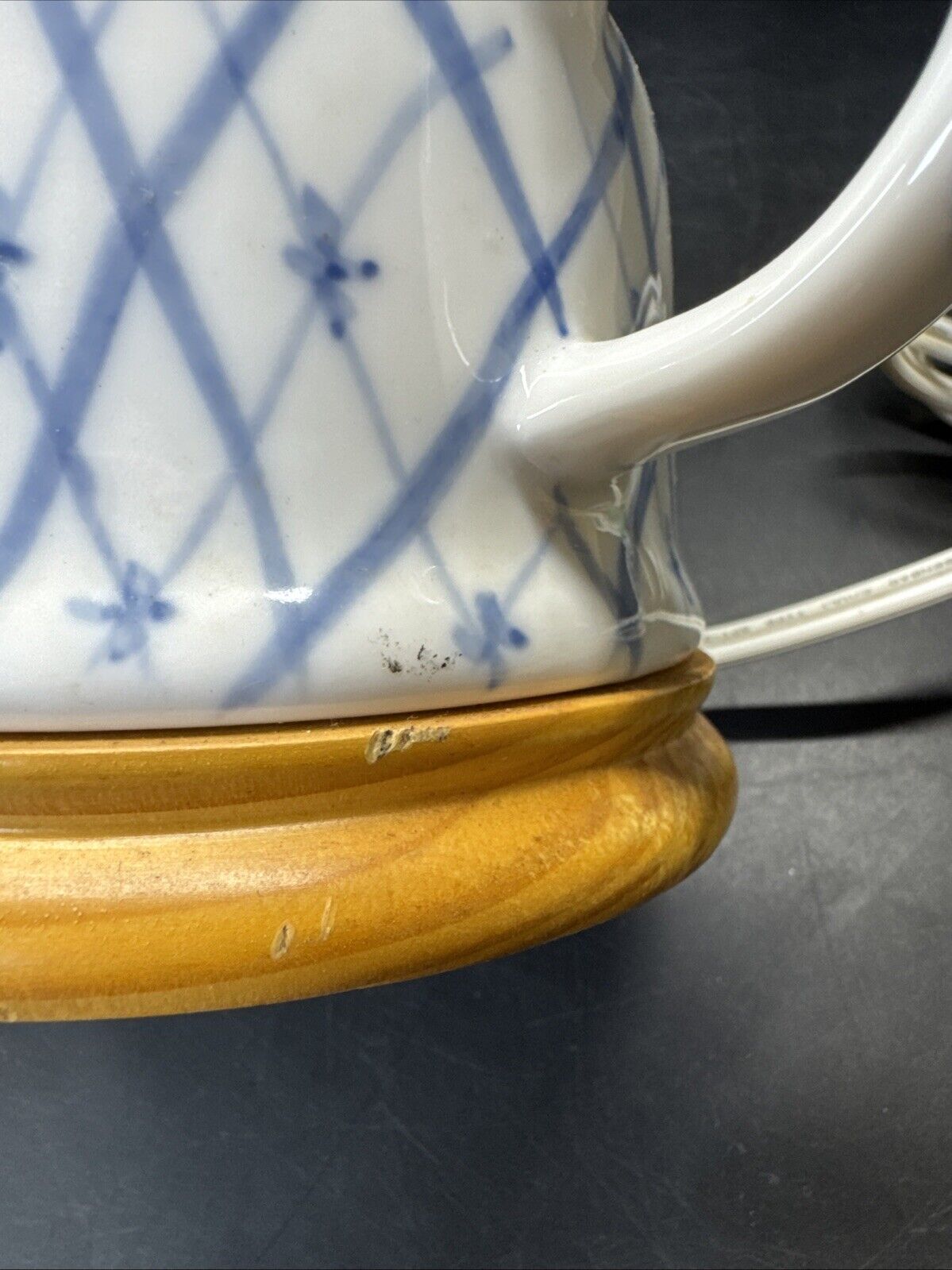 Vintage Hand-Painted Blue and White Teapot Accent Table Lamp