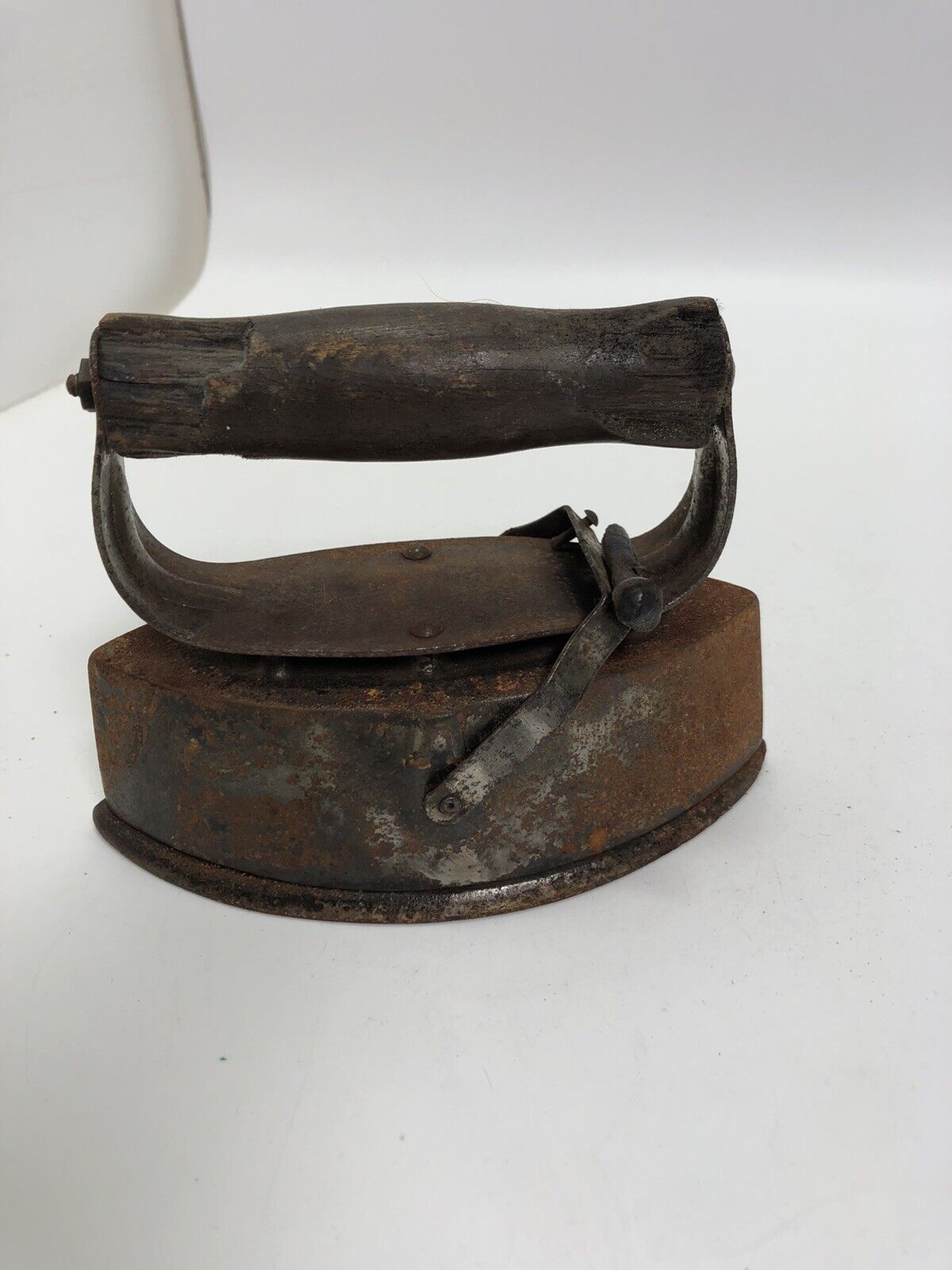 VINTAGE SAD IRON WITH COPPER BASE