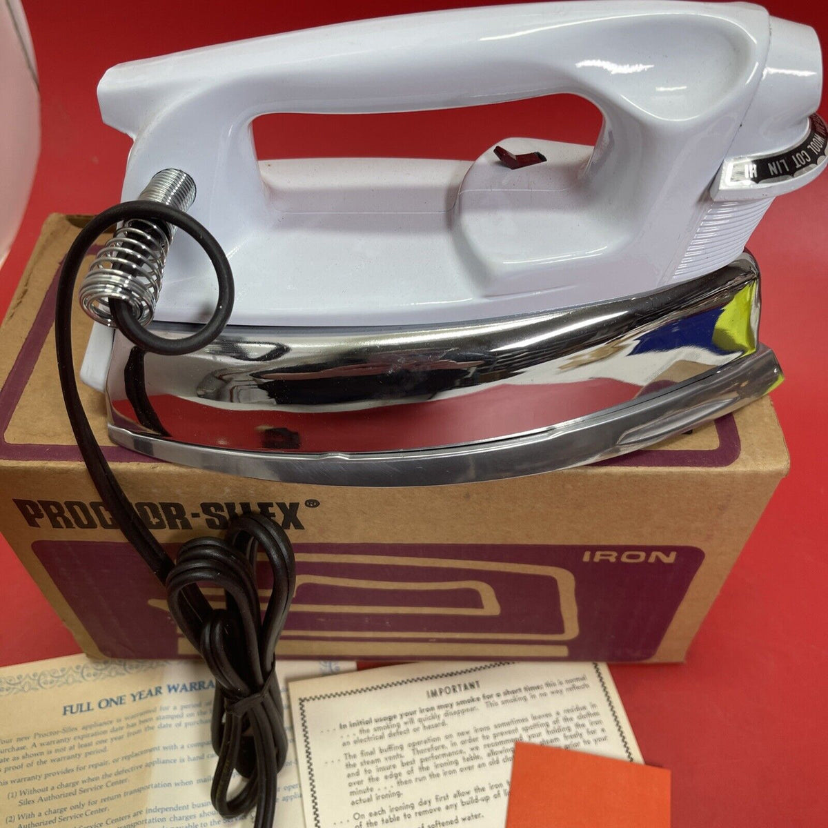 Vintage  Proctor Silex Iron Model # I-113W White(WORKS)