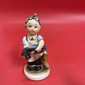Set of 3 Figurines is in excellent condition