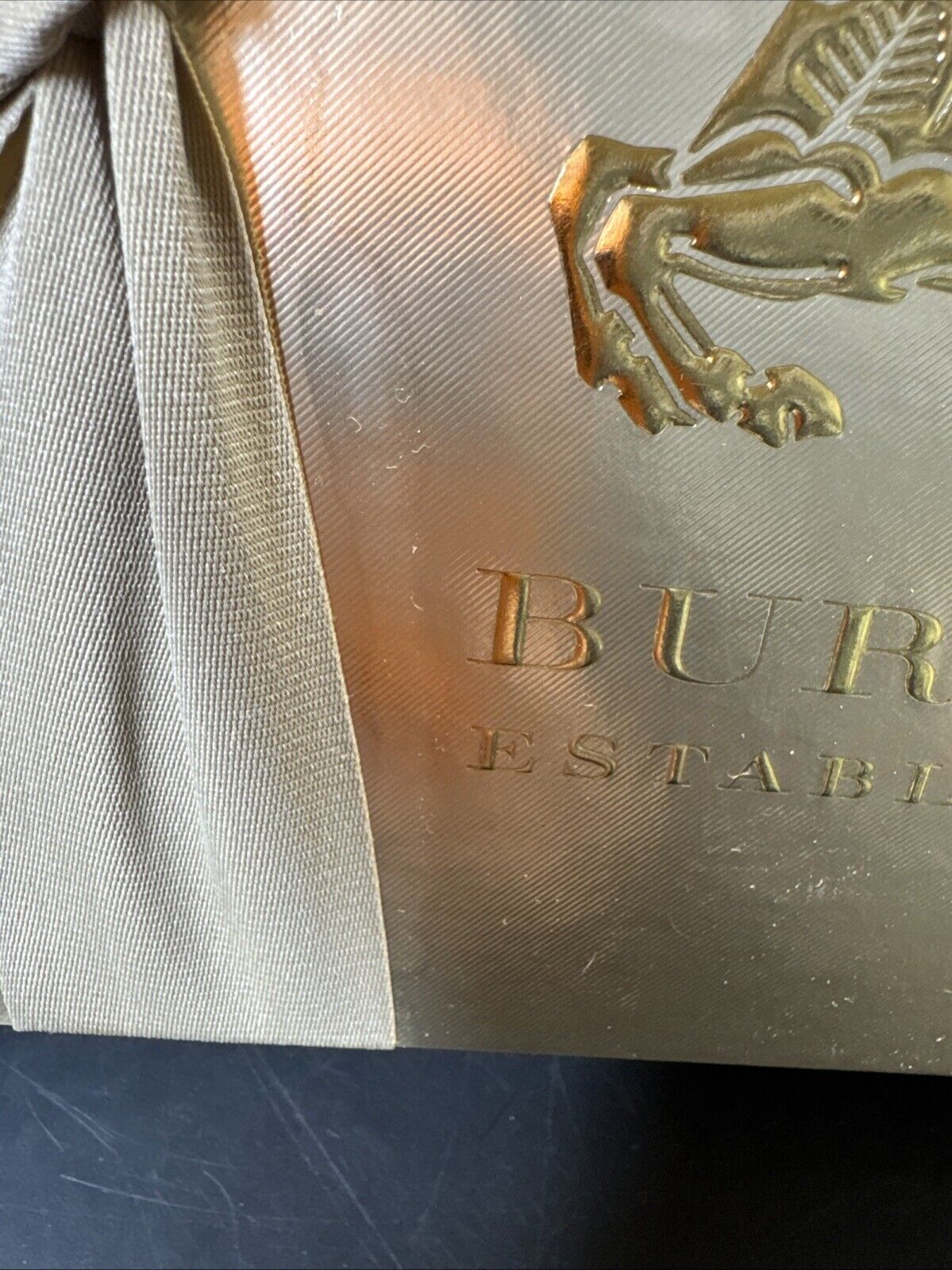 Burberry Sturdy Thick Gift Box (Perfume 85ml, Shower Cream, Body Milk)/ Used!!!