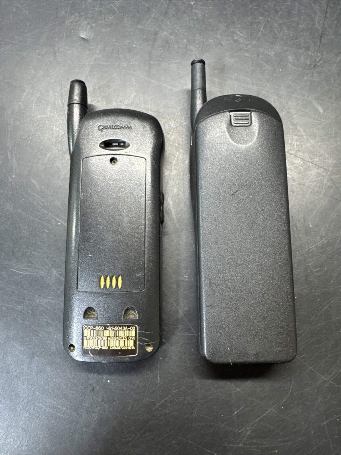 Vintage Qualcomm QCP-820 W Battery/QCP-860 Cell Phones Lot | Untested, For Parts