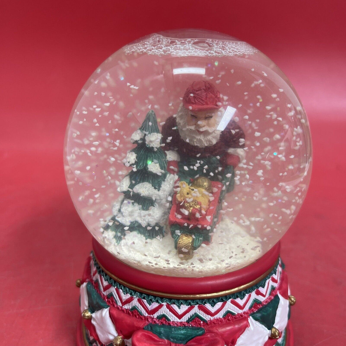 Vintage Santa Claus 🎅 Musical Snow Globe