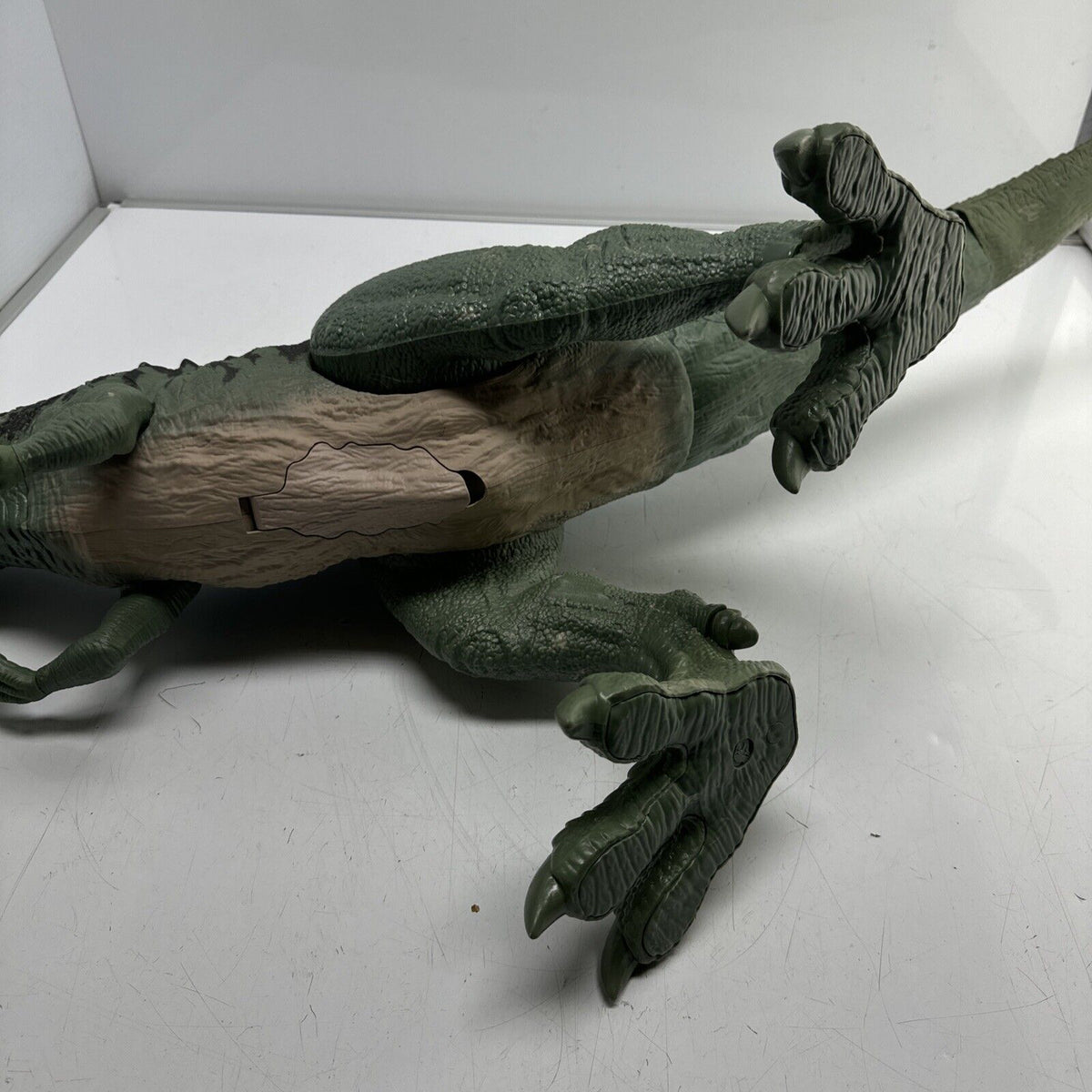 Jurassic World:Dominion Strike n Roar Gigantosaurus Dinosaur Toy GWD68